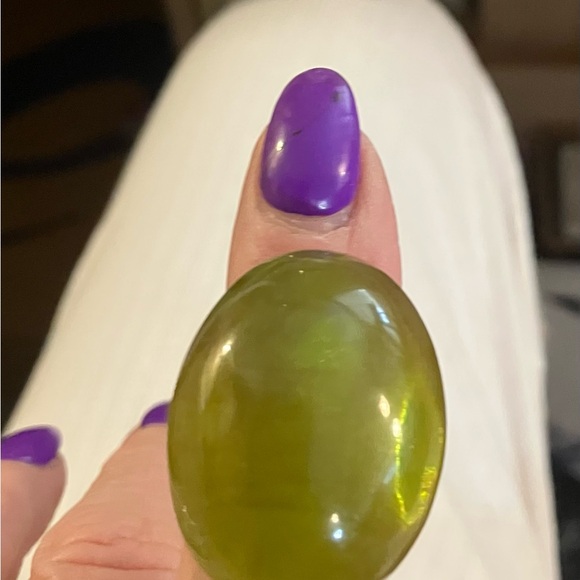 Huge lucite vintage domed bubble ring lime green 8.5 - Picture 4 of 4